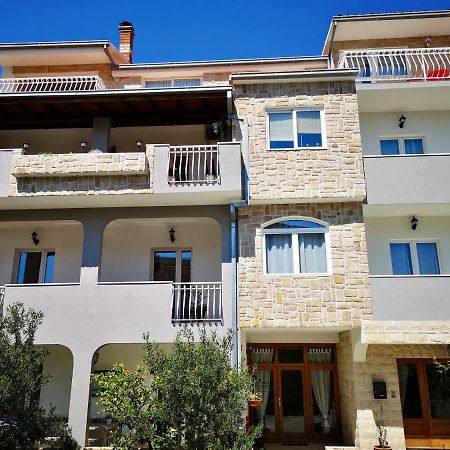Apartments And Rooms Villa Dona Makarska Extérieur photo