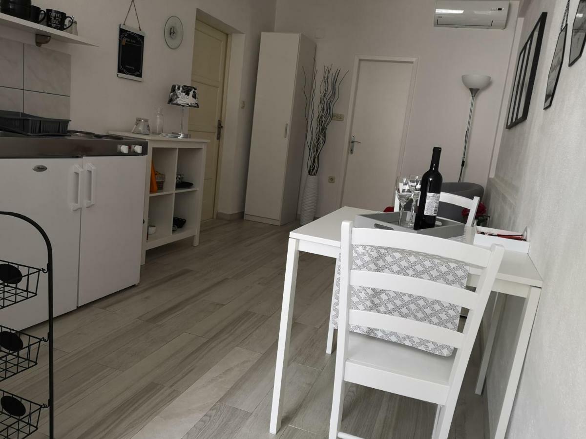 Apartments And Rooms Villa Dona Makarska Extérieur photo
